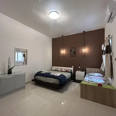 Sliema Spacious Airconditioned And Selfcheck In Alloggio in famiglia